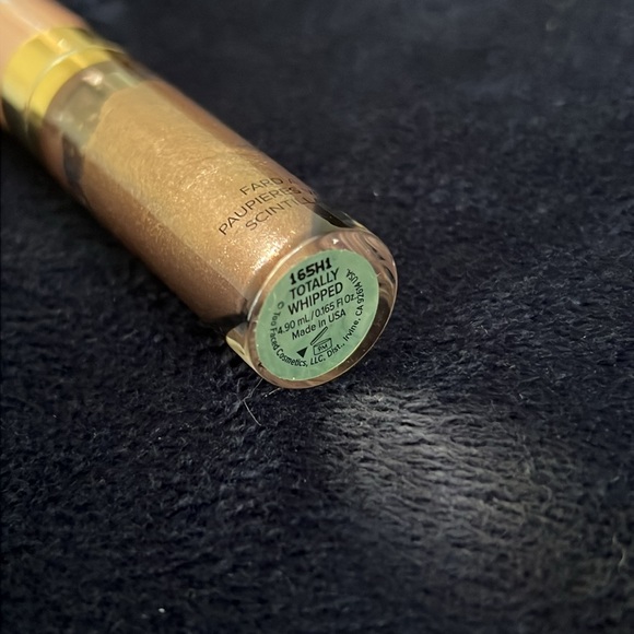 Too Faced Crystal Whips Long-Wearing Shimmering Eye Shadow Veil - Picture 3 of 3